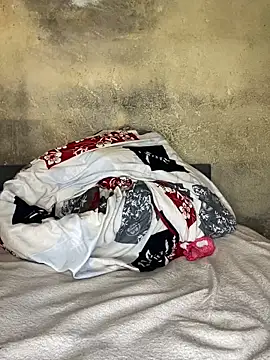 Chloe Leaozinho online show from April 15, 4:33 pm