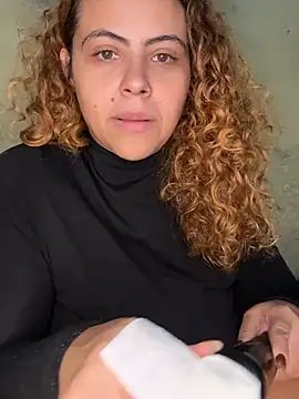 Chloe Leaozinho online show from May 31, 4:35 pm