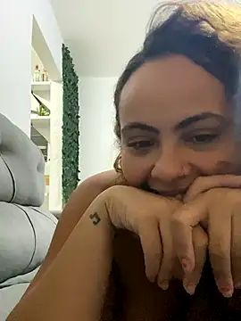 Chloe Leaozinho online show from October 13, 4:58 am