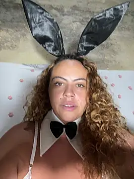 Chloe Leaozinho online show from April 3, 10:54 am