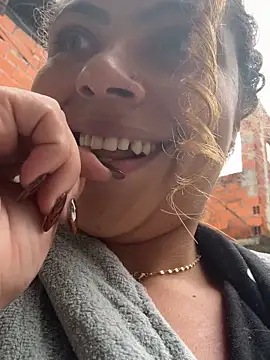 Chloe Leaozinho online show from May 27, 3:41 pm