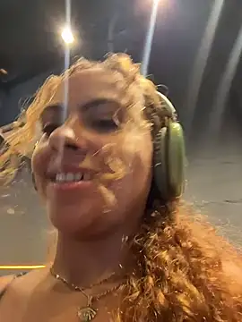 Chloe Leaozinho online show from February 20, 3:36 pm