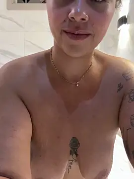 Chloe Leaozinho online show from April 6, 11:50 pm