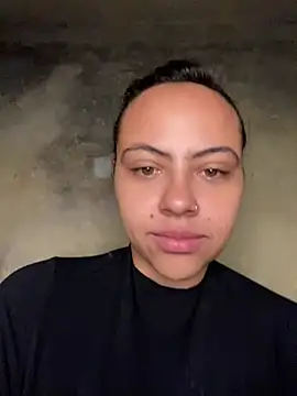 Chloe Leaozinho online show from May 12, 10:32 am