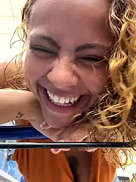 Chloe Leaozinho online show from February 8, 3:32 pm