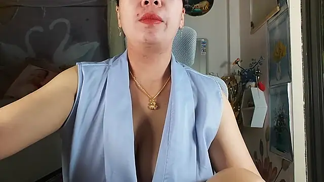 Snapshot of lyly_asian chatting on July 17, 10:18 pm lyly asian online show from July 17, 10:18 pm