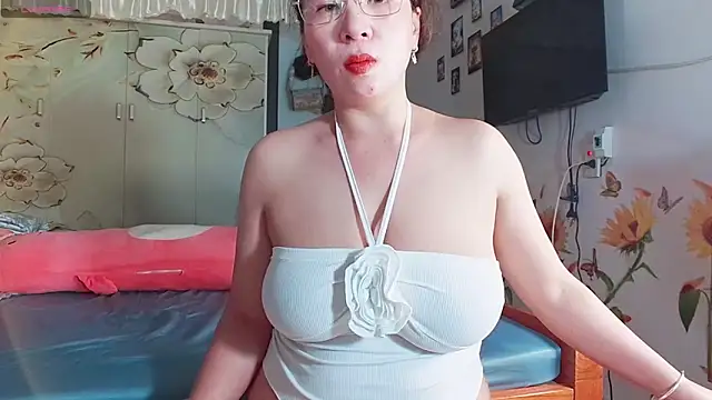 lyly asian online show from April 22, 5:09 pm