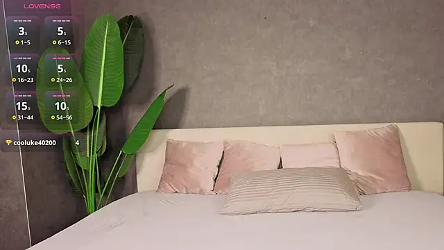 Megan Williamms online show from October 3, 1:09 am