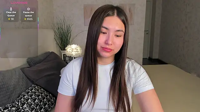 Megan Williamms online show from November 22, 9:19 am