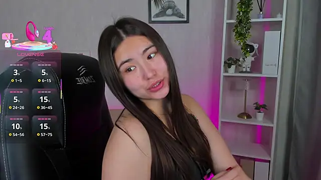 Megan Williamms online show from November 3, 12:27 am