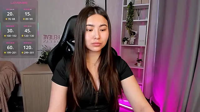 Megan Williamms online show from November 15, 9:35 am