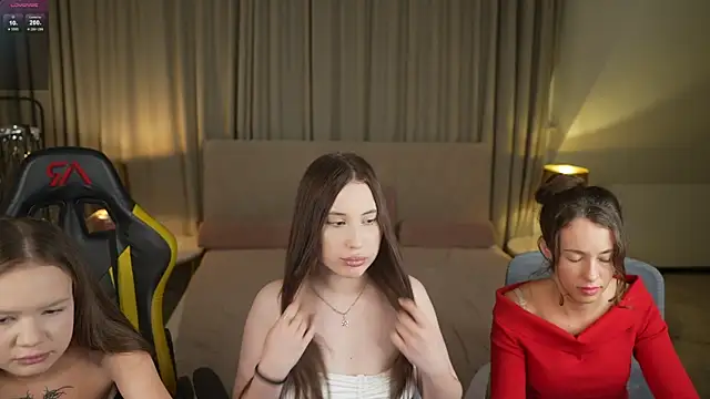 Claire Dreams online show from September 26, 6:26 pm