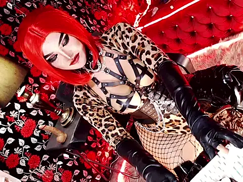 hail ur queenx online show from January 17, 7:50 pm
