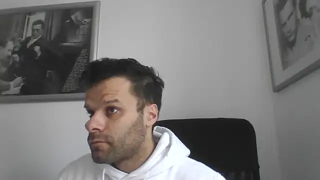 Snapshot of FROCETTO93 chatting on December 19, 1:24 pm FROCETTO93 online show from December 19, 1:24 pm