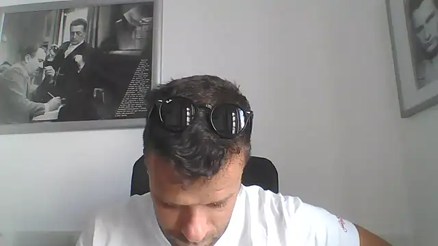 Snapshot of FROCETTO93 chatting on June 30, 6:24 am FROCETTO93 online show from June 30, 6:24 am