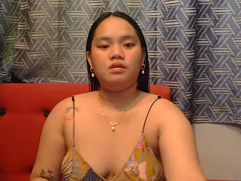 Snapshot of prettykrysgirl chatting on June 20, 7:35 am prettykrysgirl online show from June 20, 7:35 am