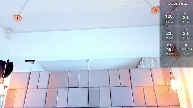 Snapshot of antoneella_jones chatting on November 25, 1:00 pm antoneella jones online show from November 25, 1:00 pm