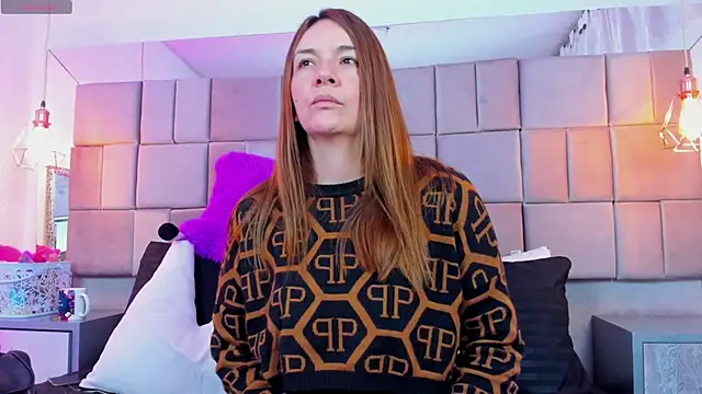 Snapshot of antoneella_jones chatting on December 2, 1:24 pm antoneella jones online show from December 2, 1:24 pm