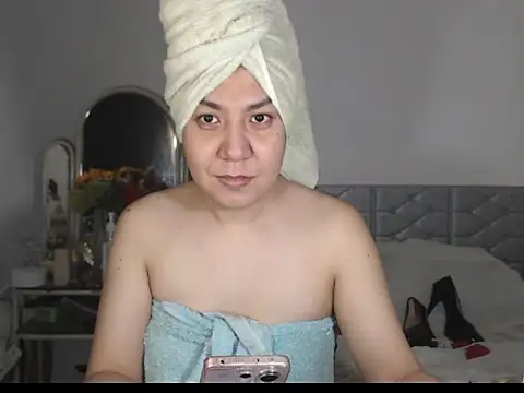 Snapshot of stellahugeX chatting on October 18, 7:43 am stellahugeX online show from October 18, 7:43 am