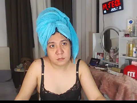 Snapshot of stellahugeX chatting on July 10, 2:39 pm stellahugeX online show from July 10, 2:39 pm
