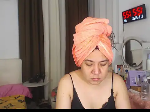 Snapshot of stellahugeX chatting on June 7, 4:23 pm stellahugeX online show from June 7, 4:23 pm