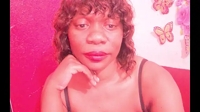 IndianqueenB online show from December 4, 9:30 am