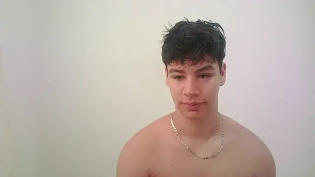 Snapshot of zeus_181 chatting on June 14, 1:45 pm zeus 181 online show from June 14, 1:45 pm