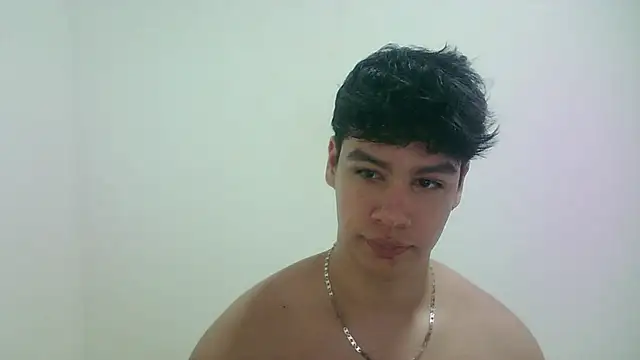 Snapshot of zeus_181 chatting on June 21, 12:05 am zeus 181 online show from June 21, 12:05 am