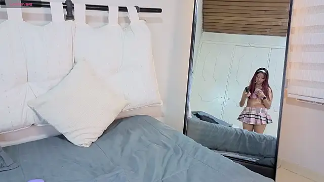 ashly jones  online show from March 10, 4:05 am