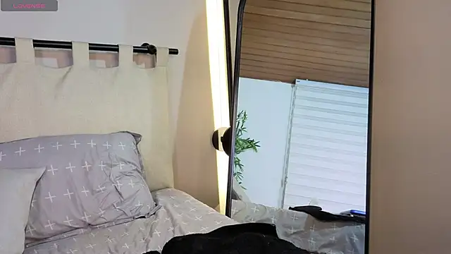 ashly jones  online show from April 11, 4:31 am