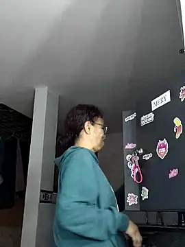 Snapshot of Merybeks chatting on May 7, 9:56 am Merybeks online show from May 7, 9:56 am