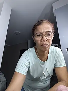 Snapshot of Merybeks chatting on July 10, 10:48 am Merybeks online show from July 10, 10:48 am