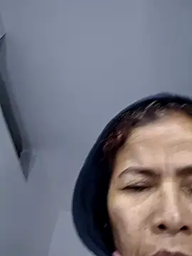 Snapshot of Merybeks chatting on July 6, 10:44 am Merybeks online show from July 6, 10:44 am