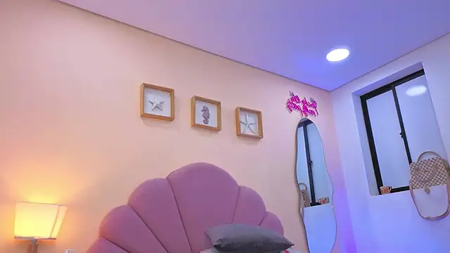 Willow Wright online show from March 28, 2:29 pm