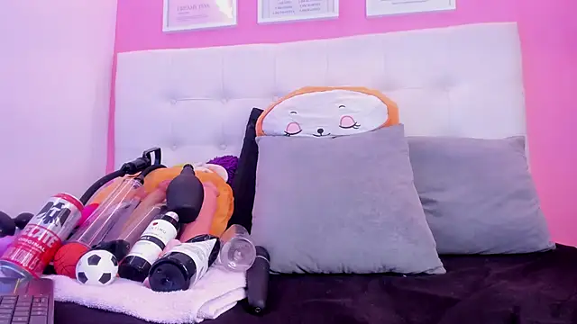 Willow Wright online show from March 11, 2:22 pm