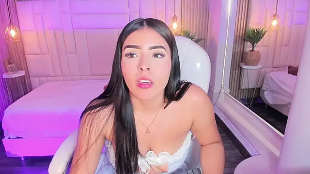 LovelyEyesx online show from February 6, 5:20 pm