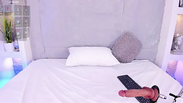 LovelyEyesx online show from May 14, 3:53 pm
