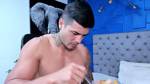 andres-clark92 online show from October 29, 5:45 pm