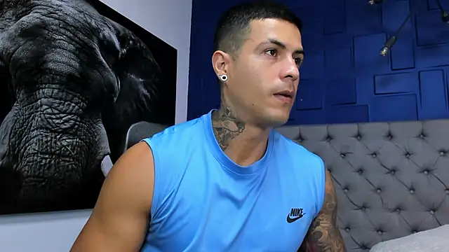 Snapshot of andres-clark92 chatting on May 31, 4:13 pm andres-clark92 online show from May 31, 4:13 pm