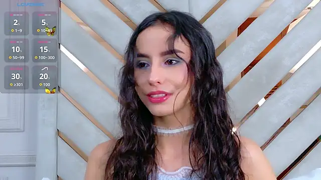 Snapshot of Sarah-Grace chatting on October 1, 3:00 am Sarah-Grace online show from October 1, 3:00 am
