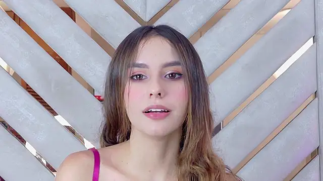 Sarah-Grace online show from June 6, 1:00 am