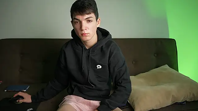 MattyandAiden online show from February 18, 5:09 pm