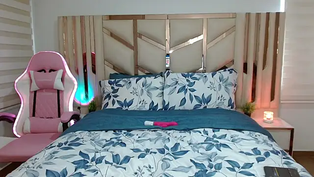 violett star1 online show from December 20, 1:03 pm