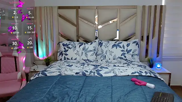 Snapshot of violett_star1 chatting on November 28, 12:49 pm violett star1 online show from November 28, 12:49 pm