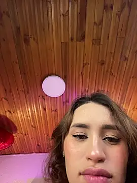 juliana-mancini online show from February 14, 11:54 am