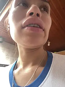 juliana-mancini online show from November 17, 7:07 pm