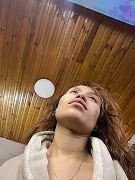 juliana-mancini online show from April 15, 10:21 am