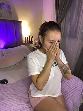 juliana-mancini online show from March 23, 10:04 am