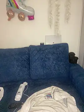 juliana-mancini online show from April 14, 10:09 am