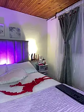 juliana-mancini online show from March 31, 10:06 am